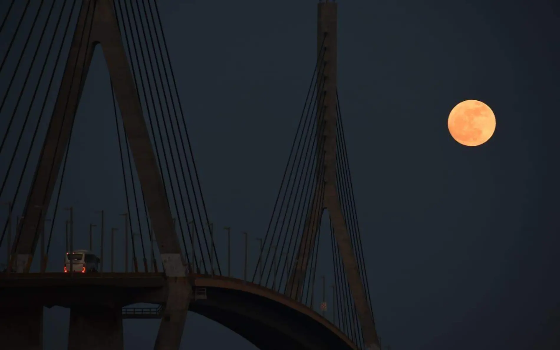 La noche del lunes 03 de julio puedes contemplar en el cielo la luna llena  José Luis Tapia